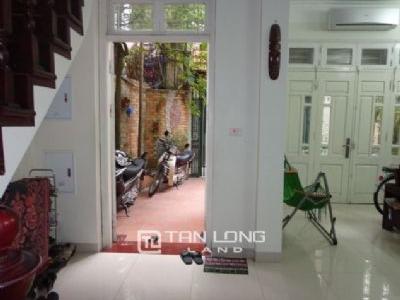 Cho thuê nhà riêng 6 tầng ở trong ngõ Đội Cấn, quận Ba Đình, diện tích 110m2