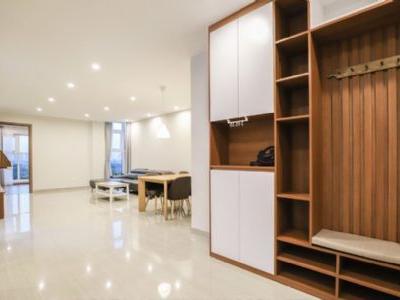 Cho thuê căn hộ 4 phòng ngủ đồ cơ bản dự án Hinode Royal Park