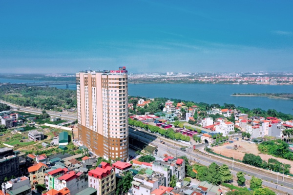 Khám Phá Hương Vị Độc Đáo tại Tây Hồ Riverview: Những Địa Điểm Ăn Uống Không Thể Bỏ Lỡ