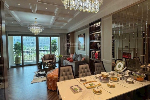 Nhà mẫu Royal Mansion tái hiện chuẩn sống thực tế và giá trị tương lai