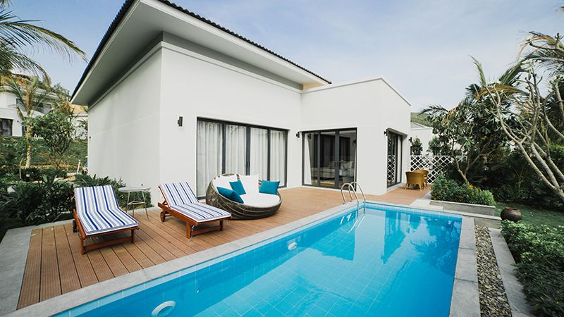 Bán biệt thự đơn lập Tây Nam 3 tầng 1 tum đối diện biển - Hồ bơi Vinhomes Pearl Bay Nha Trang