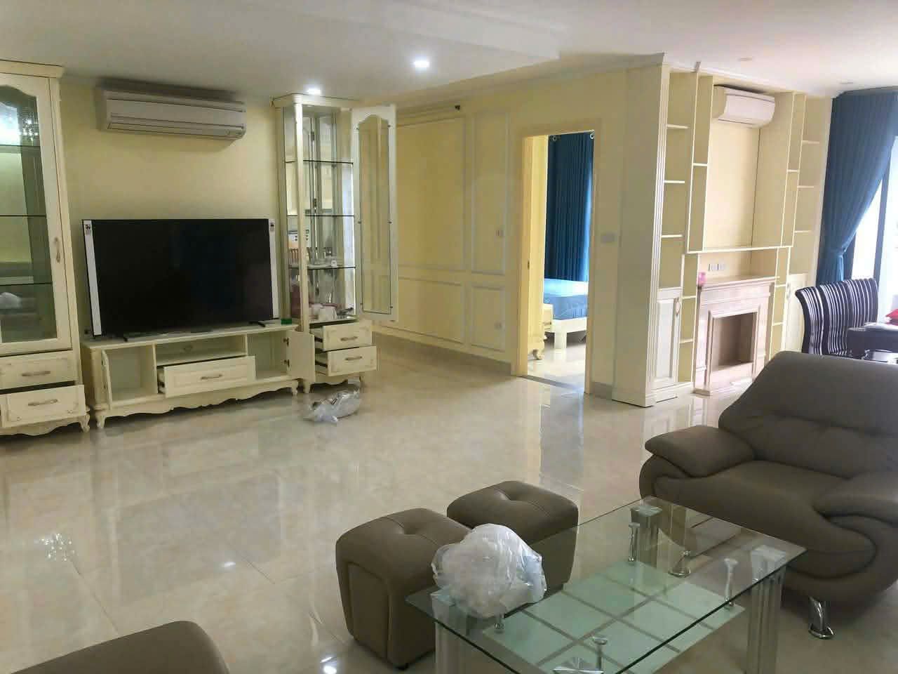 Bán căn góc chung cư D'Le Roi Soleil Xuân Diệu tòa A, căn 07 tầng thấp, 146m2, view Hồ Tây