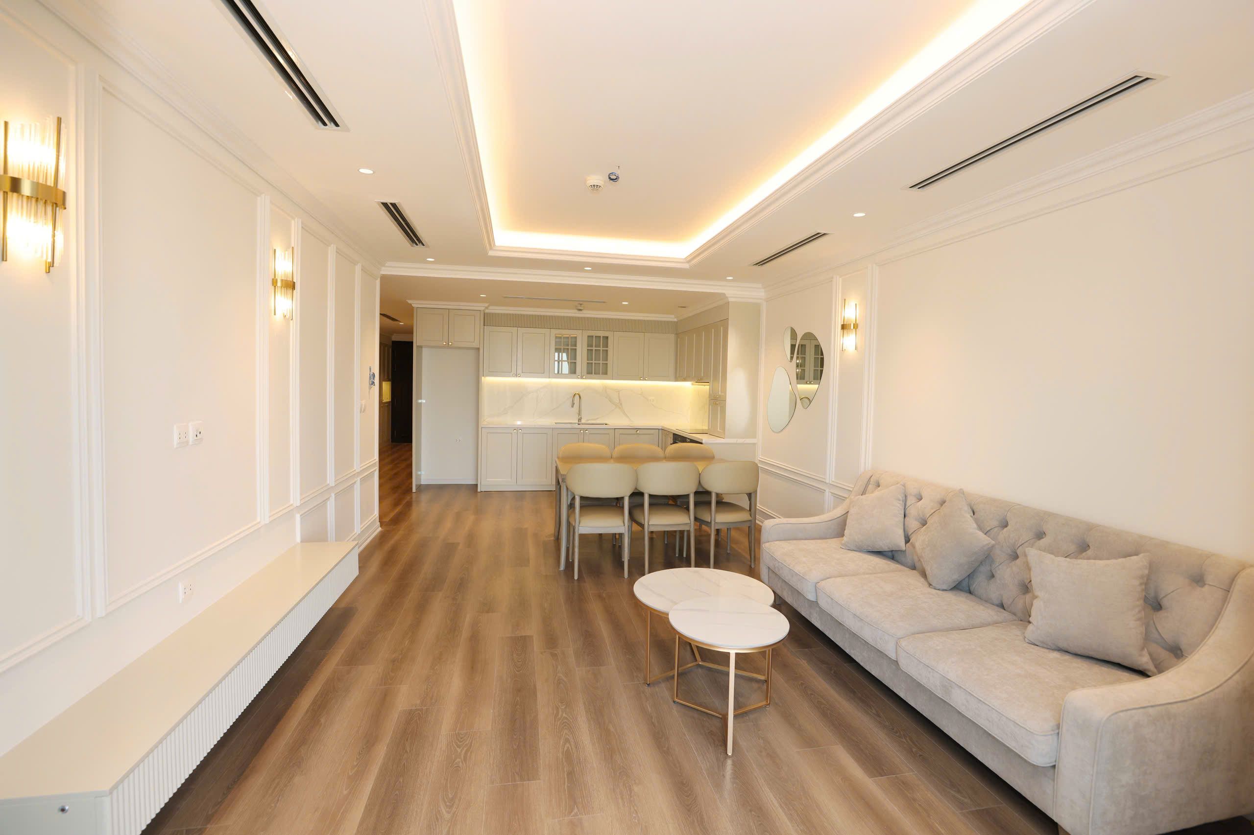 Bán căn hộ 3 phòng ngủ căn 05 tầng cao tòa B view sông Hồng D'Le Roi Soleil - DT: 111m2 giá 18 tỷ