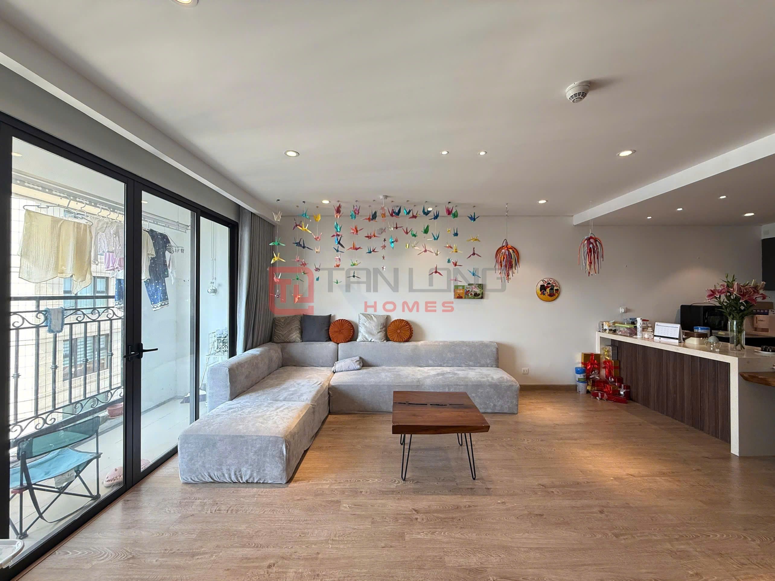 Cho thuê căn hộ 2 phòng ngủ D'Le Roi Soleil tầng trung tòa A diện tích 111m2 full nội thất