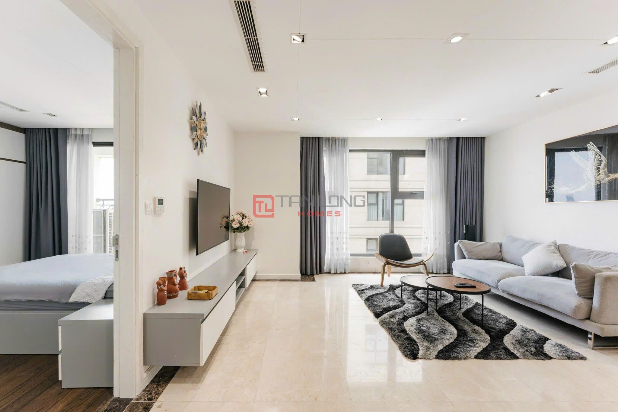 Cho thuê căn hộ 2 ngủ D'Le Roi Soleil tòa A - DT: 88m2 view hướng Hồ Tây tầng cao full nội thất