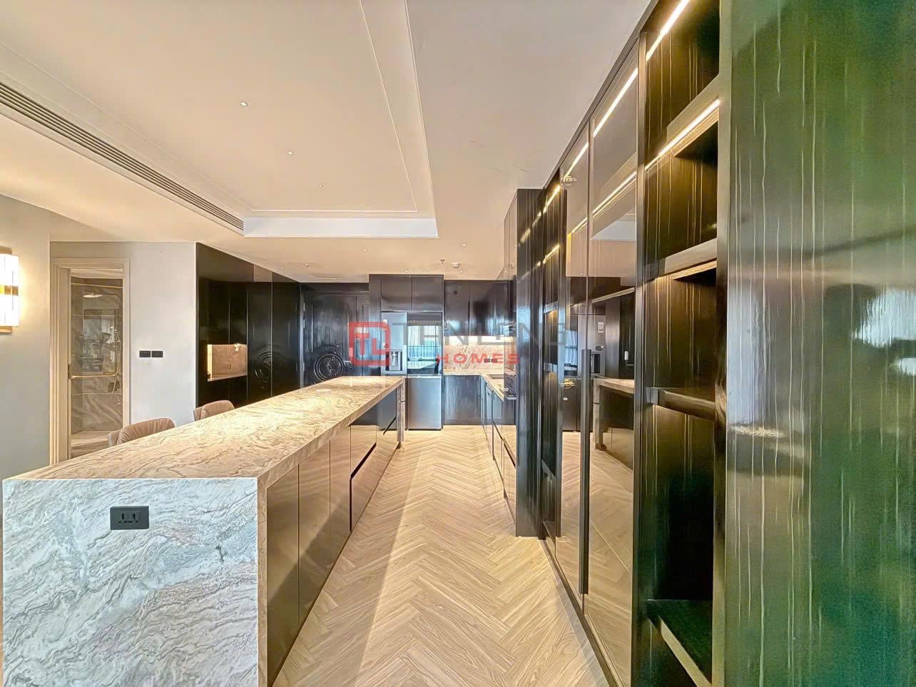 Cho thuê chung cư D'Le Roi Soleil tòa A tầng trung 146m2/2PN/2WC view Hồ Tây