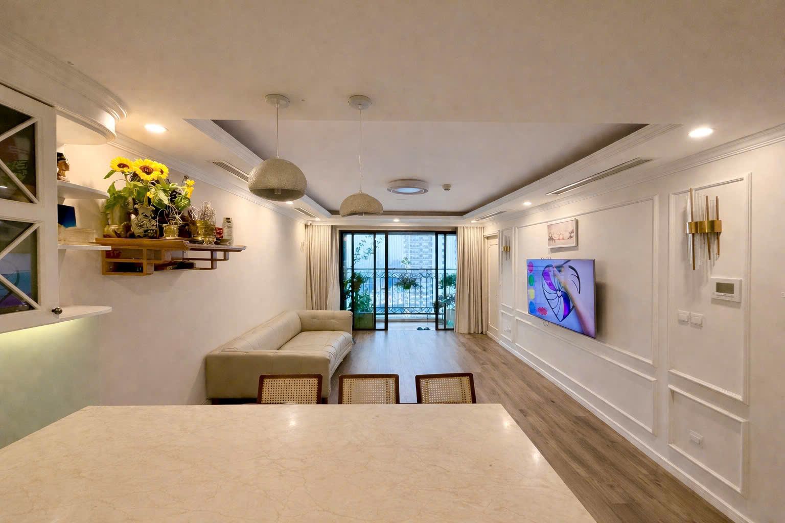 Bán chung cư DLe Roi Soleil Xuân Diệu tòa A, 3 ngủ/3WC ban công Tây Bắc view Hồ Tây giá 18 tỷ đồng