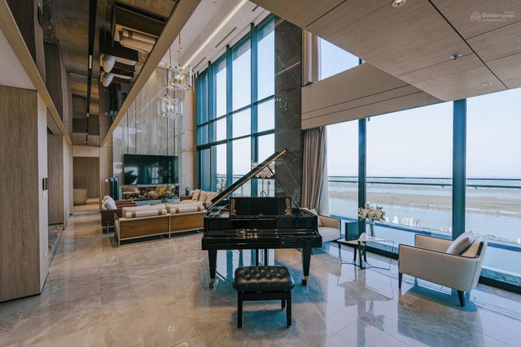 Mua căn Sky Villa hướng Đông Nam nội thất cao cấp mặt kính LowE chạm sàn Noble West Lake Hanoi