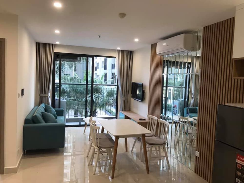 Bán căn 1pn 1wc The Legatus Liễu Giai 64,32m2 hướng Tây Nam tầm nhìn cầu và đường lớn