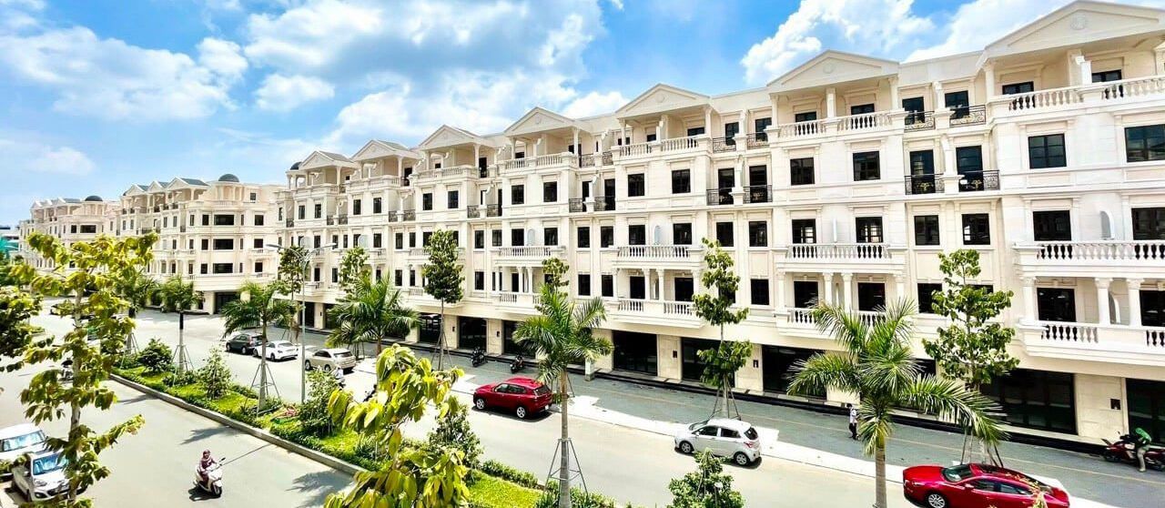 Bán shop thương mại hướng Bắc MT 5m gần vườn hoa bàn giao mặt ngoài 4 tầng Park Hill Vĩnh Yên