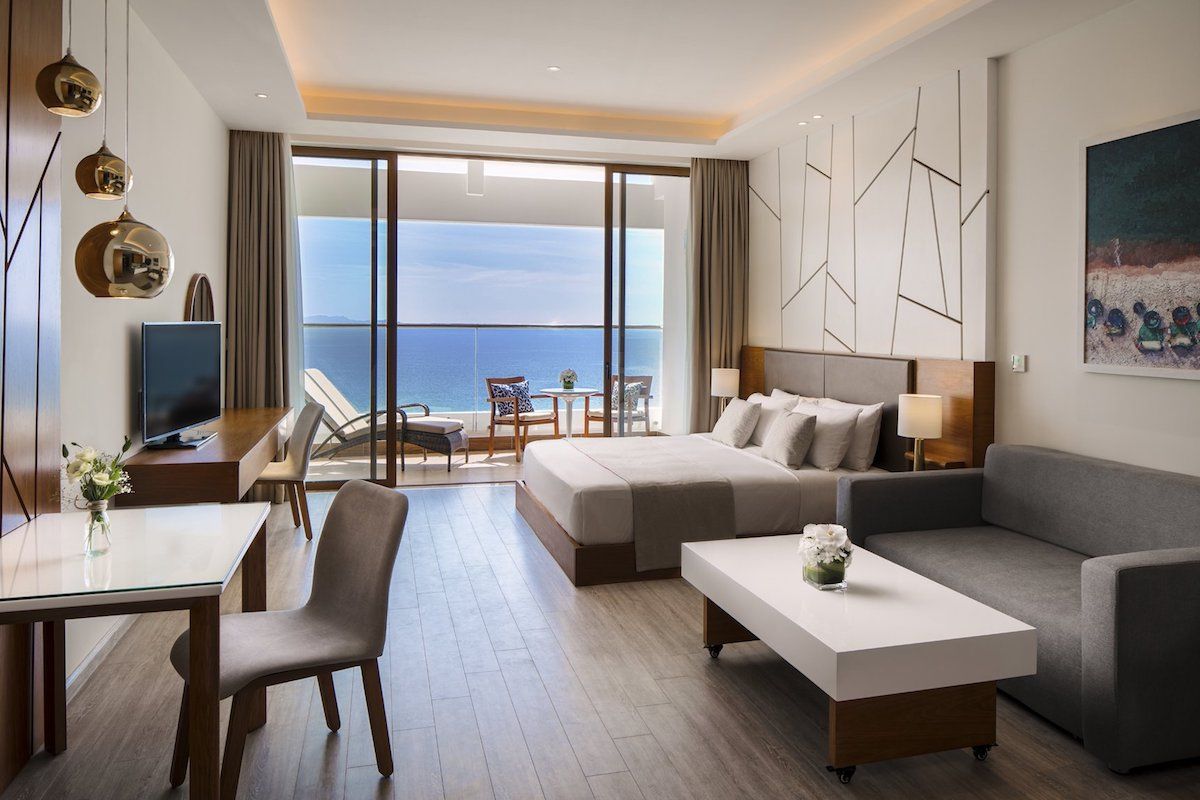 Cần bán Studio chính Tây ban công hướng núi tầng cao Sun Group Phú Quốc - The Sunset giá tốt