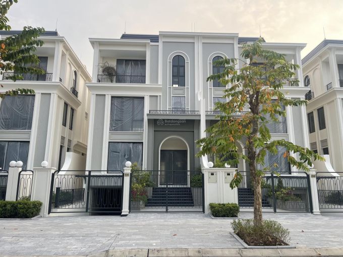 Cần bán BT đơn lập chính Nam The Windsor Collection DT: 544m2 x 3 tầng 1 tum xây thô bên trong