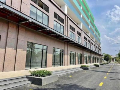 Cần bán shophouse TMDV kinh doanh tốt tầng 1 hướng Đông tứ trạch Parking Zone 4 Vinhomes Smart City