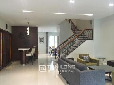 Biệt thự cho thuê đủ đồ nội thất ở Vinhomes Riverside, quận Long Biên, diện tích 280m2
