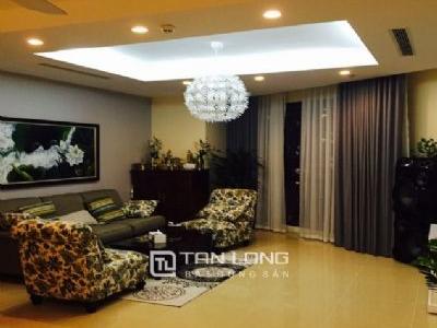 Cần cho thuê căn hộ 110m2 tại R1 Vinhomes Royal City, quận Thanh Xuân