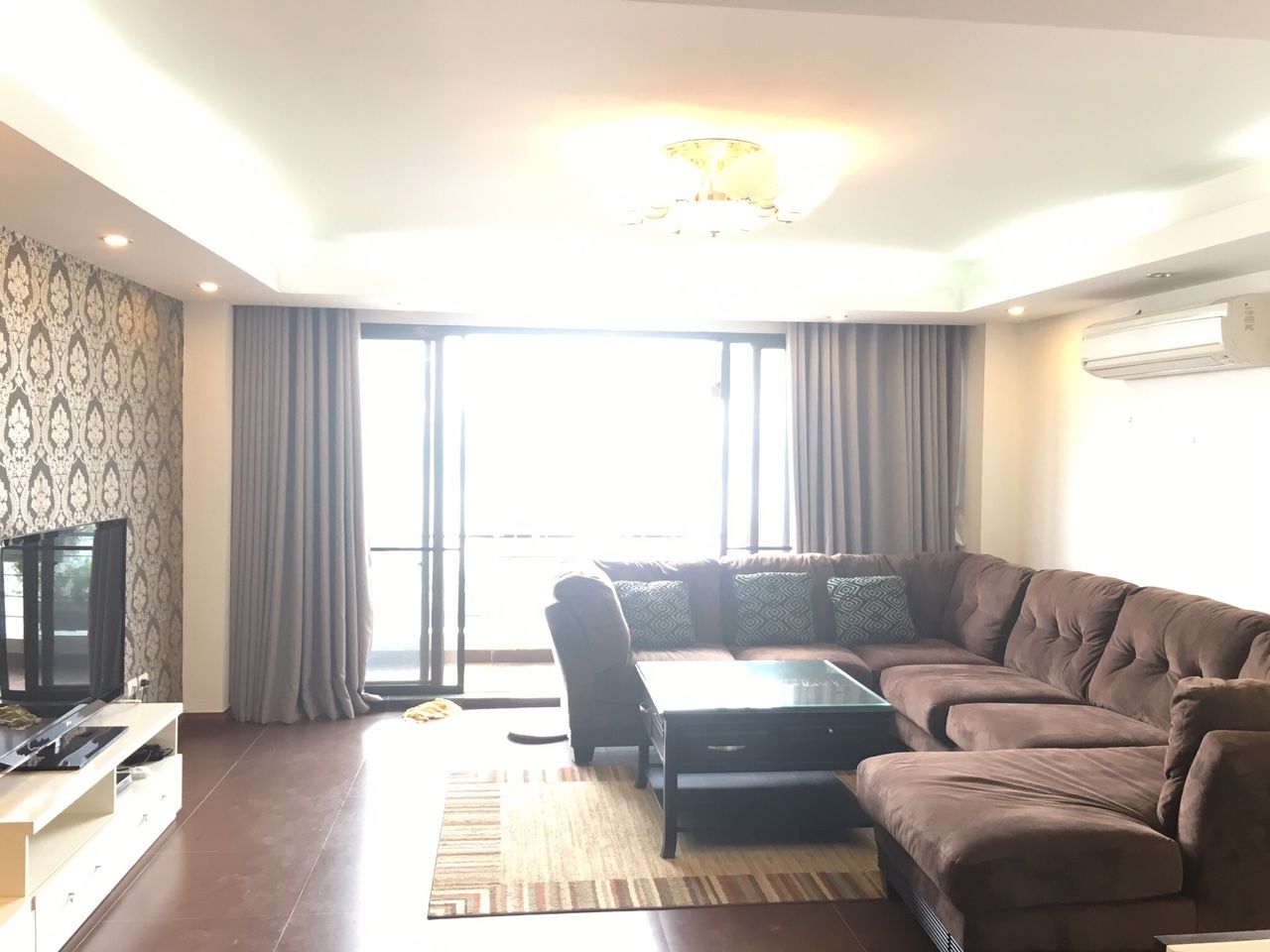 Cần cho thuê căn hộ dịch vụ 90m2 tại Nhật Chiêu, quận Tây Hồ