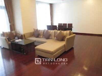 Cần cho thuê chung cư 181m2, đủ đồ tòa R2 Vinhomes Royal City