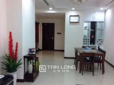 Cần cho thuê gấp căn hộ đẹp, đầy đủ đồ nội thất ở Tòa R1 Vinhomes Royal City