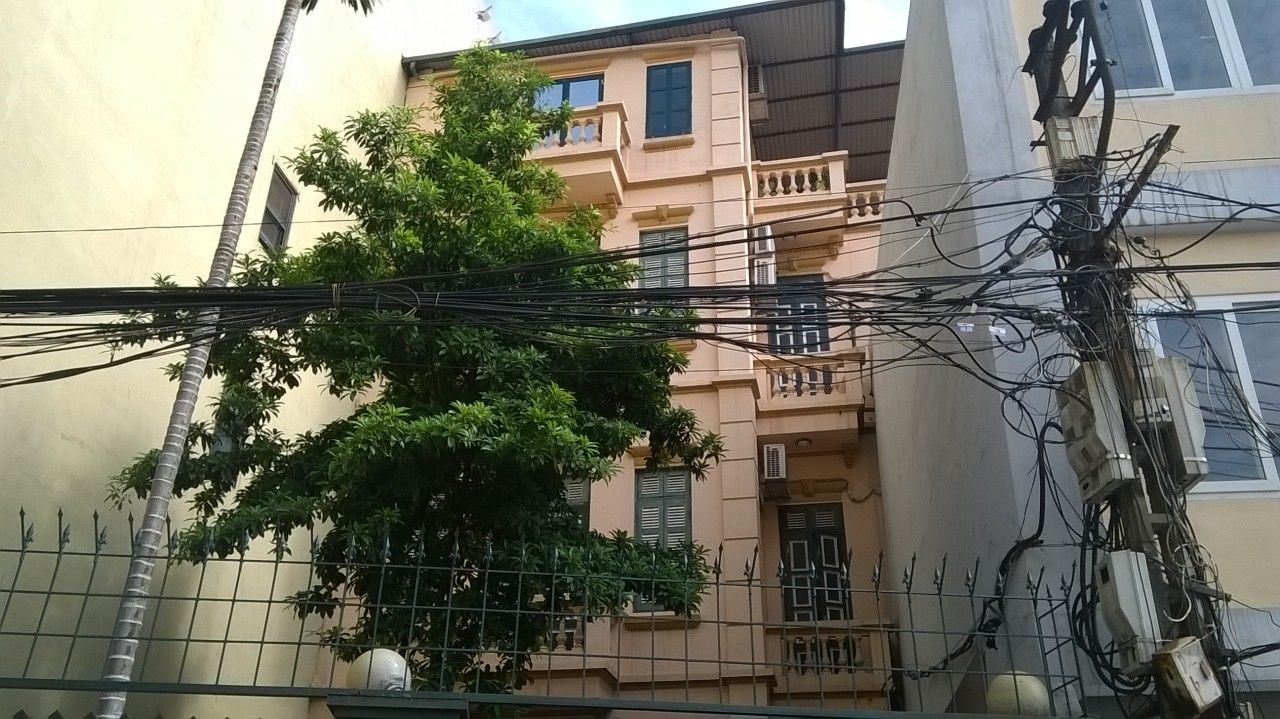 Cần cho thuê nhà 100m2 x 3 tầng làm văn phòng tại Trịnh Hoài Đức, quận Ba Đình