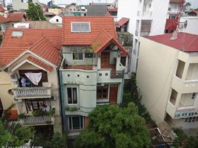 Cần cho thuê nhà 90m2 x 4 tầng tại Làng Nghi Tàm, quận Tây Hồ