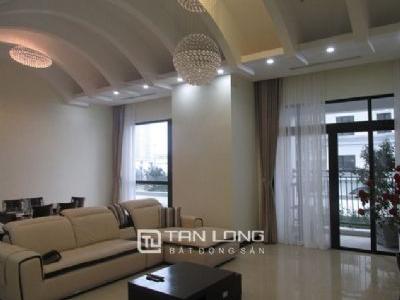 Căn hộ 181m2, 3 phòng ngủ cho thuê tại tòa R1 Vinhomes Royal City