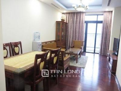 Căn hộ 2 ngủ tiện nghi cho thuê tại R2, Vinhomes Royal City, HN