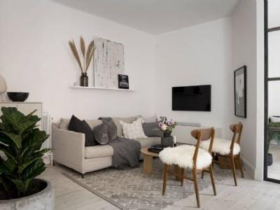 Mua chung cư 1 ngủ tầng trung Đông Nam nội thất cơ bản view hồ Thủ Lệ Vinhomes Gallery Giảng Võ