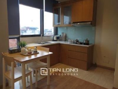 Cho thuê căn hộ 40m2, 1 phòng ngủ đường Liễu Giai, quận Ba Đình, Hà Nội.