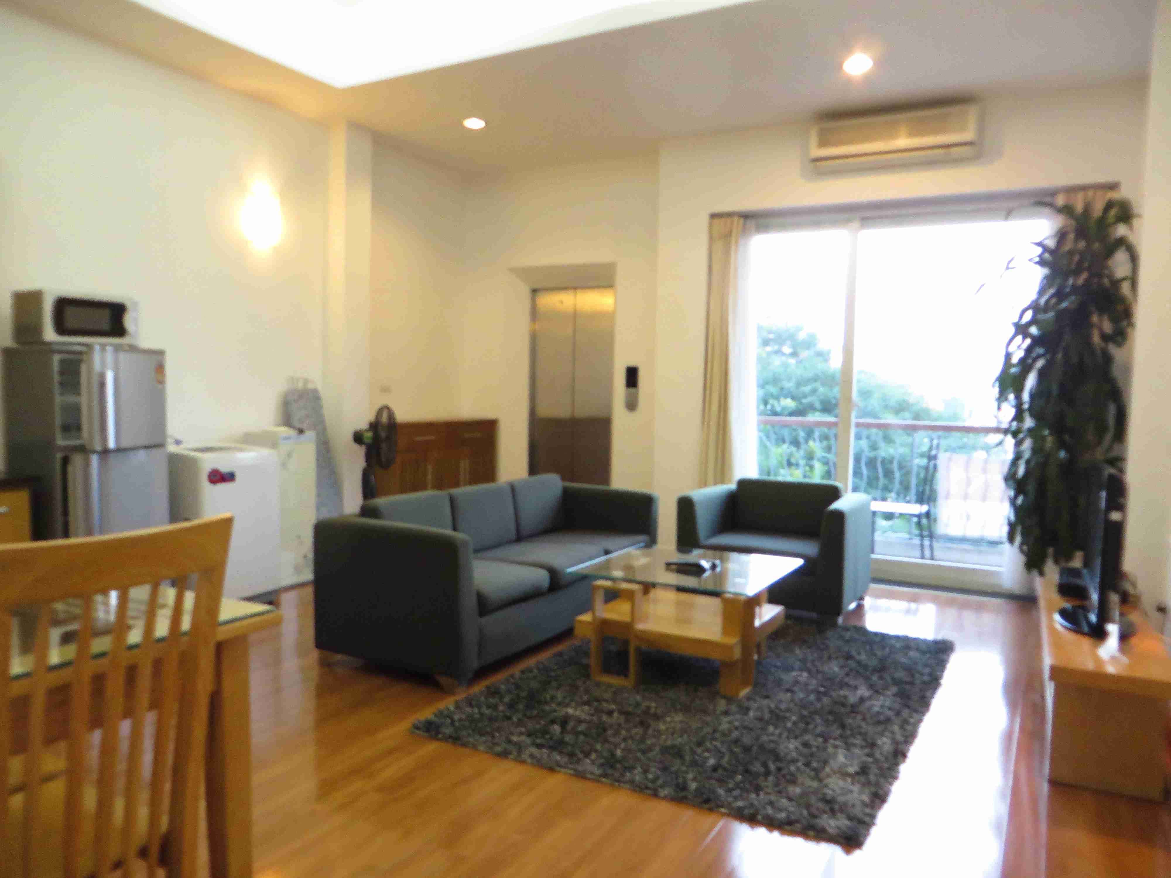 Cho thuê căn hộ dịch vụ 2 phòng ngủ, 1 wc, nội thấy đầy đủ tại Phạm Huy Thông, Ba Đình, Hà Nội