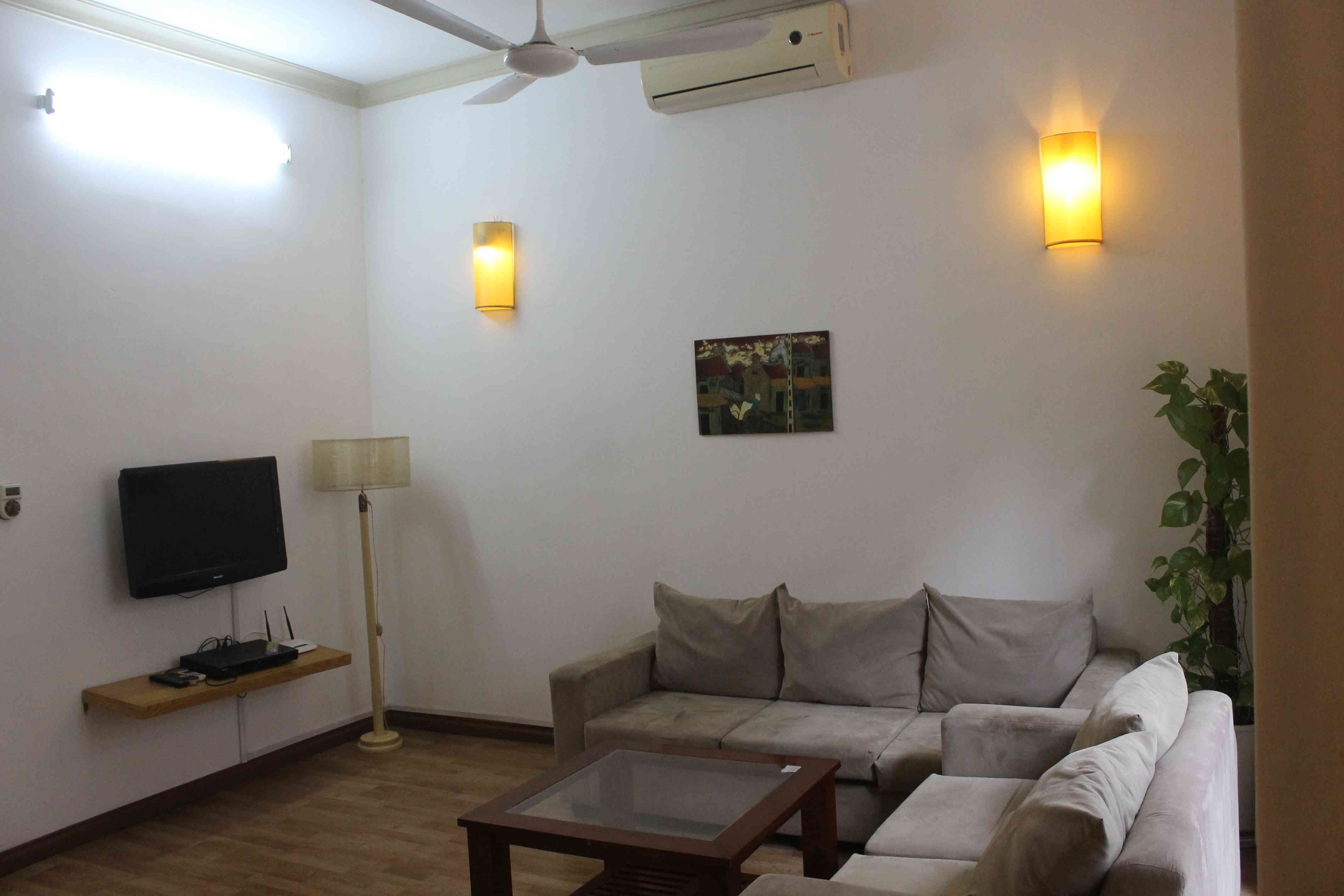 Cho thuê căn hộ dịch vụ 2 phòng ngủ tại Kim Mã, quận Ba Đình