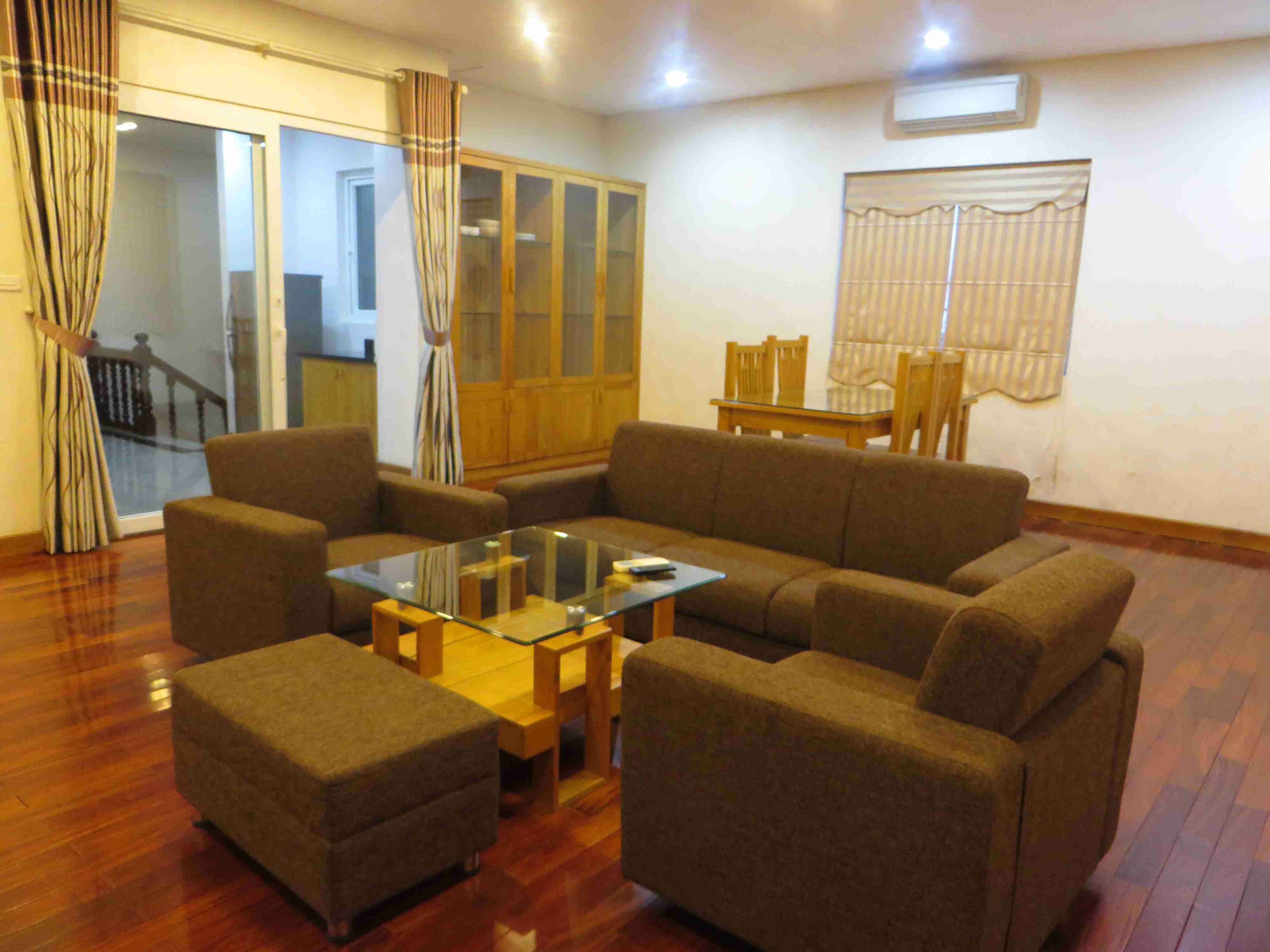 Cho thuê căn hộ dịch vụ 3 phòng ngủ ở Kim Mã Thượng, quận Ba Đình