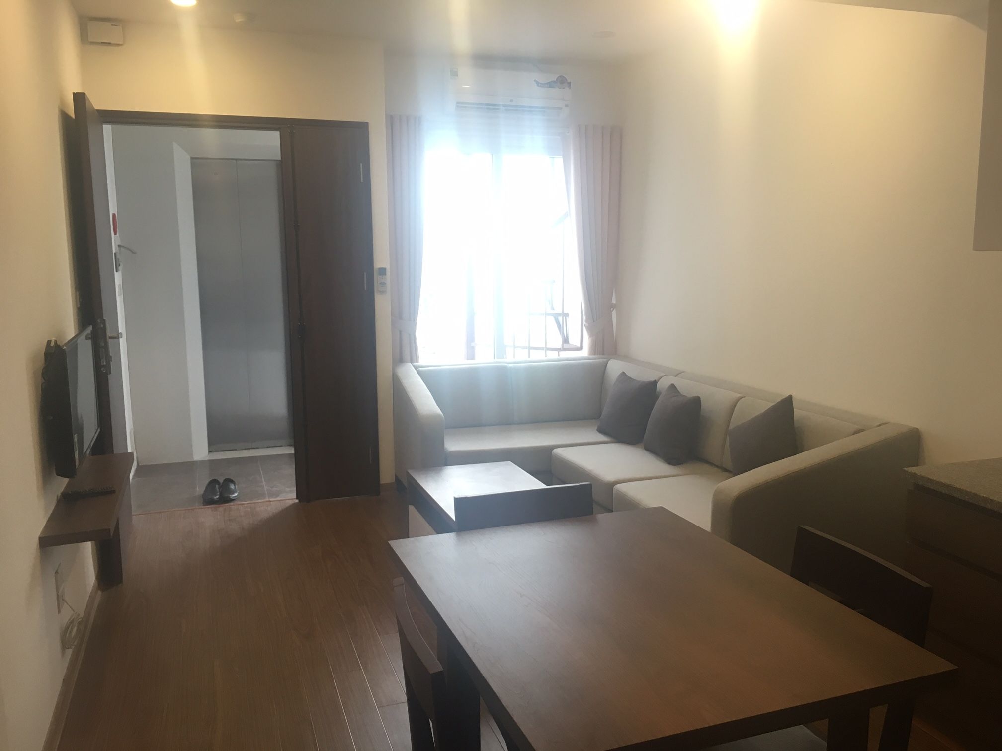 Cho thuê căn hộ dịch vụ 50m2, 1 phòng ngủ tại Xuân Diệu, quận Tây Hồ