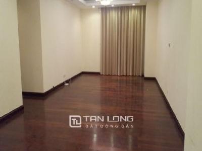 Cho thuê căn hộ tầng cao 2 phòng ngủ tại R5 Vinhomes Royal City, Thanh Xuân