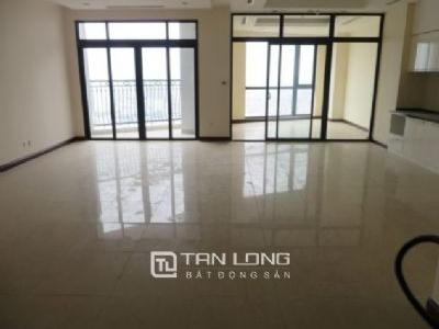 Cho thuê căn hộ tầng cao tại Tòa R1 Royal City 3 phòng ngủ 148m2, Thanh Xuân, Hà Nội