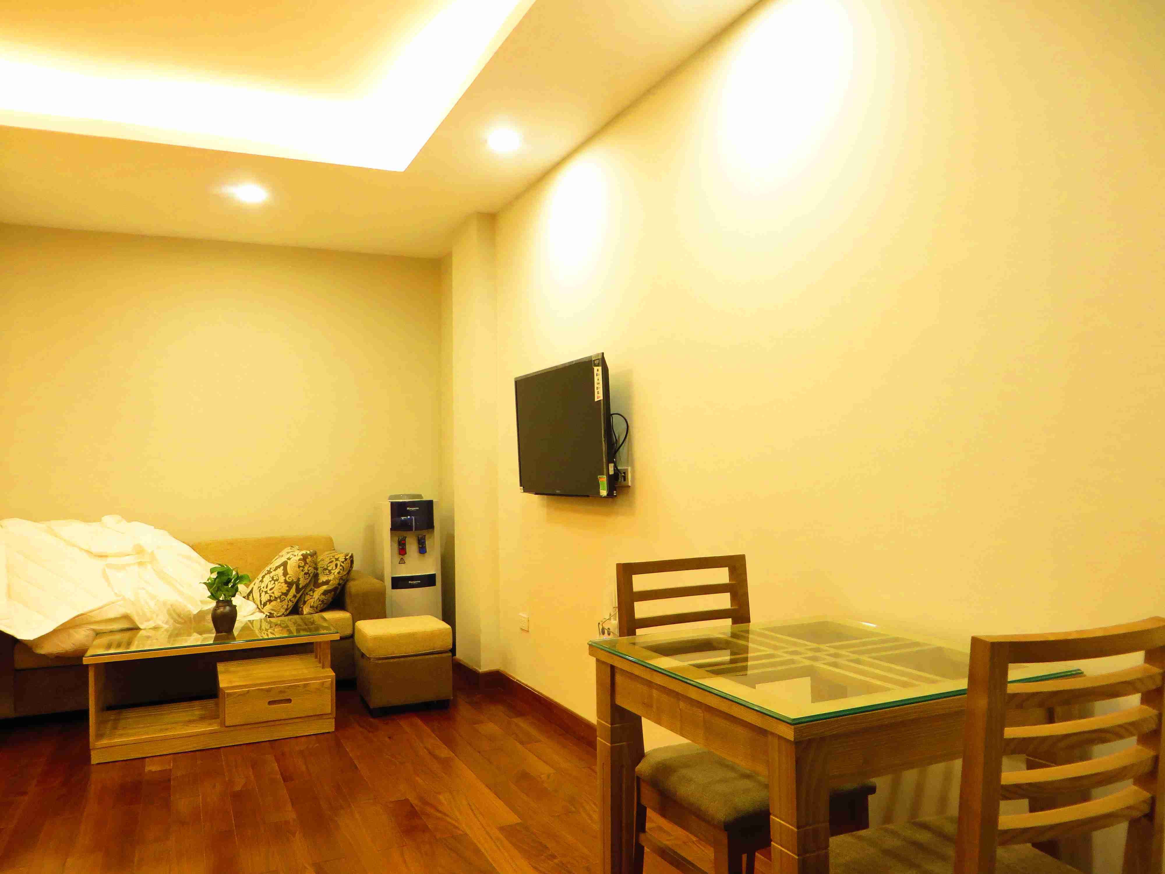 Cho thuê chung cư dịch vụ diện tích 60m2, ngõ 535 Kim Mã, Ba Đình. 
