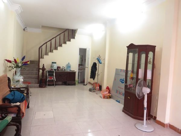 Cho thuê nhà 3 tầng mặt phố Bồ Đề, quận Long Biên