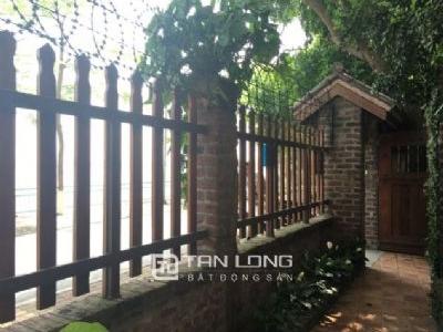 Cho thuê nhà mặt Hồ Thụy Khuê, có sân vườn rộng tại Phố Nguyễn Đình Thi, quận Tây Hồ