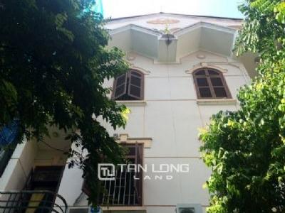 Cho thuê nhà tại Xuân Diệu, Tây Hồ có diện tích 100m2, 5 phòng ngủ