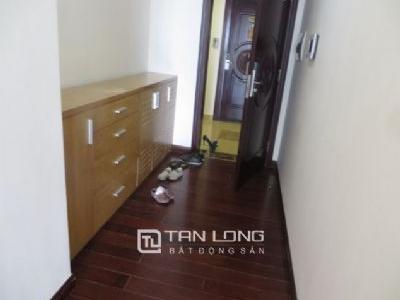 Chung cư 2 phòng  ngủ, 900$ tòa R1 Vinhomes Royal City cho thuê