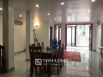 Có nhà cho thuê 100m2/ 4 tầng tại xóm chùa – Đặng Thai Mai, quận Tây Hồ.