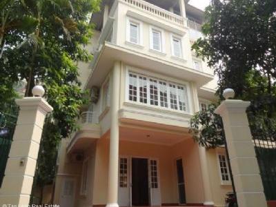 Ngôi nhà 4 tầng, 4 phòng ngủ cho thuê tại Tô Ngọc Vân, quận Tây Hồ