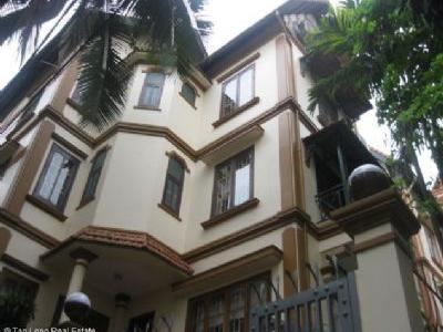 Ngôi nhà có diện tích lớn và thiết kế đẹp cho thuê ở Đặng Thai Mai cho thuê