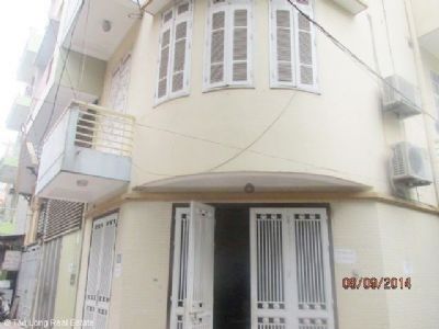 Nhà 4,5 tầng cho thuê đường Hoàng Ngân, quận Cầu Giấy, Hà Nội.
