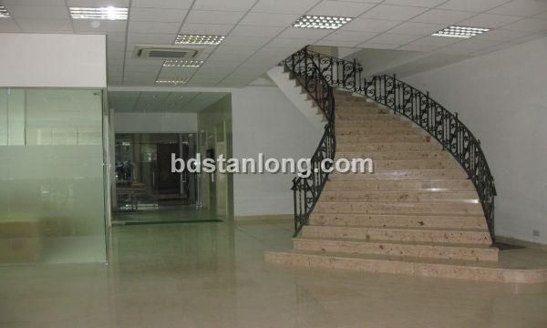 Nhà 5 tầng cho thuê làm văn phòng tại Lạc Long Quân, Tây Hồ