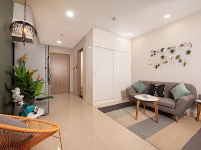 Cần bán căn hộ 2 ngủ ban công hướng Tây nội thất cao cấp view nội khu Vinhomes Green City Long An