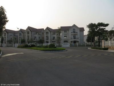 Villa có sân vườn lớn trên đường Hoa Phượng, khu Vinhomes Reverside, quận Long Biên