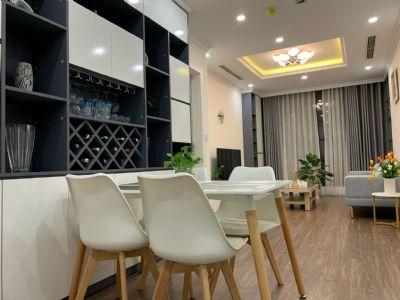 Cần thuê căn hộ 2 phòng ngủ đủ đồ tại toà W3 Vinhomes West Point Phạm Hùng