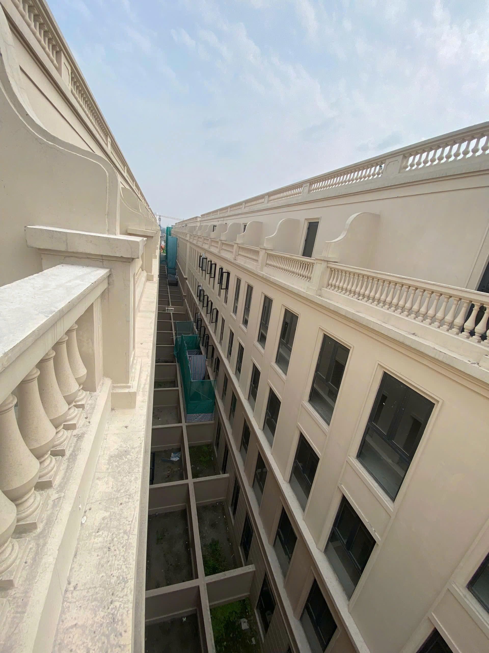 Chuyển nhượng liền kề Thiên Nga DT 90m2 hướng Đông B khu Tinh Hoa Vinhomes Cổ Loa