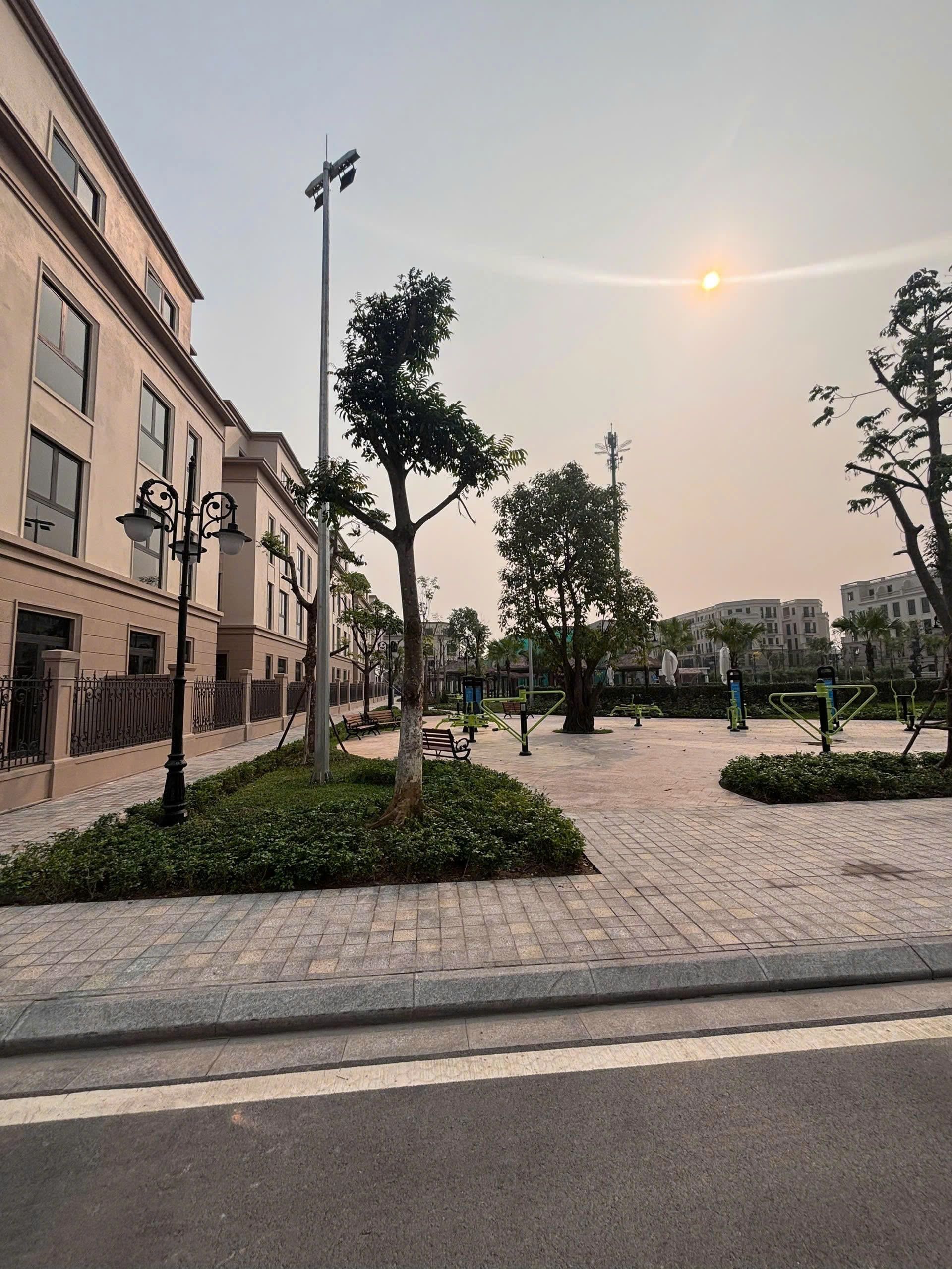 Chuyển nhượng biệt thự tứ lập 127.5m hướng Tây Bắc khu Tinh Hoa Vinhomes Global Gate Cổ Loa