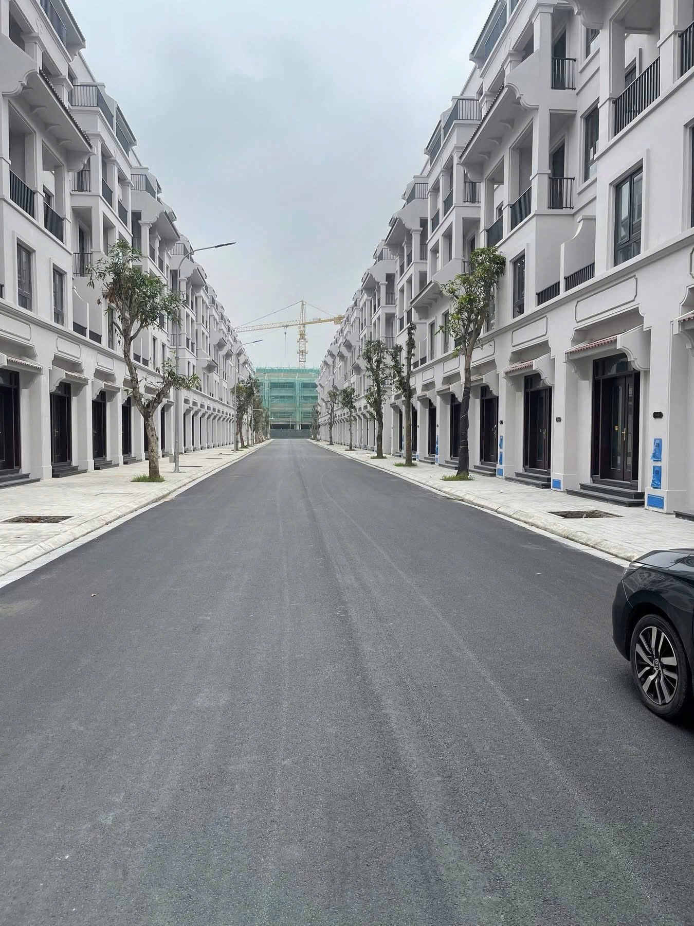 Bán nhà Vinhomes Global Gate Cổ Loa giá rẻ khu Cát Tường hướng Tây Nam DT: 75m2 đường Ánh Dương 7